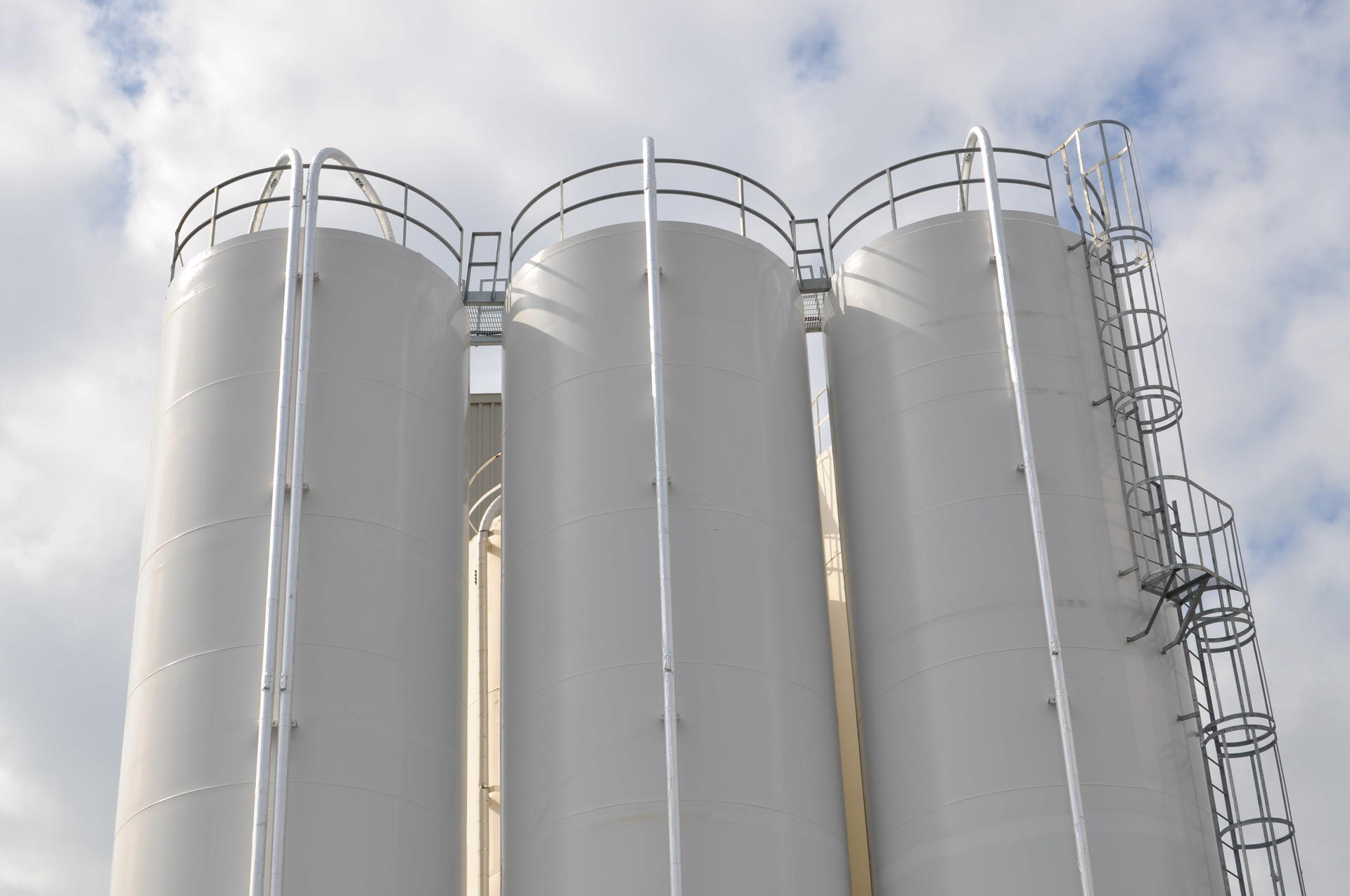 SILOS GRANDES CAPACITÉS EXTÉRIEURS